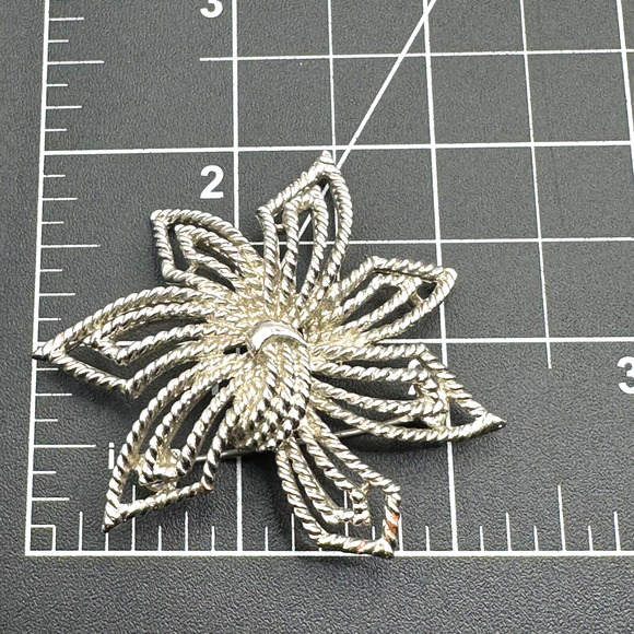 Monet Brooch Pin Textured Silver Tone Flower Star Angular Petals Vintage - Picture 3 of 5